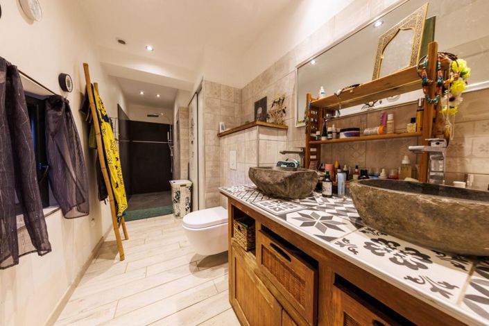 Image No.5-6 Bed House for sale