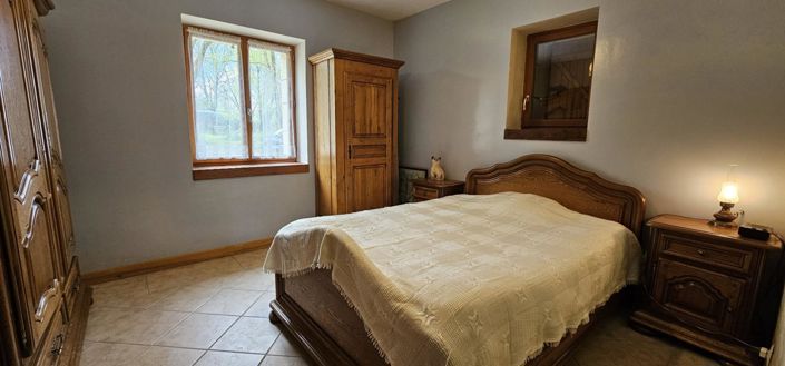 Image No.10-5 Bed House for sale