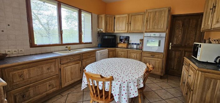 Image No.6-5 Bed House for sale