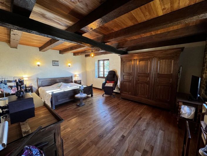 Image No.18-3 Bed Property for sale