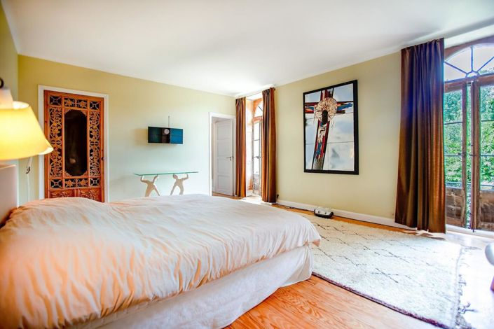 Image No.9-5 Bed Property for sale