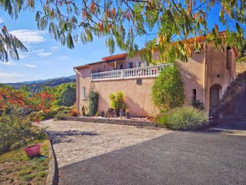 1 - Prémian, Property