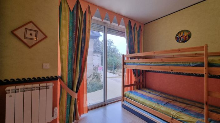 Image No.16-8 Bed House for sale