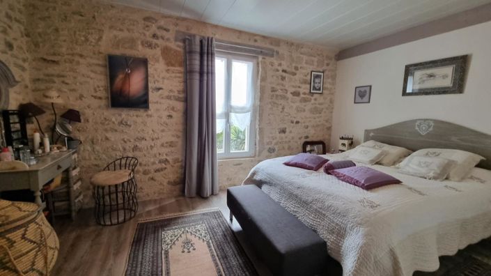 Image No.5-8 Bed House for sale