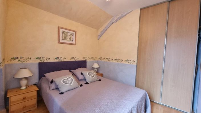 Image No.8-8 Bed House for sale