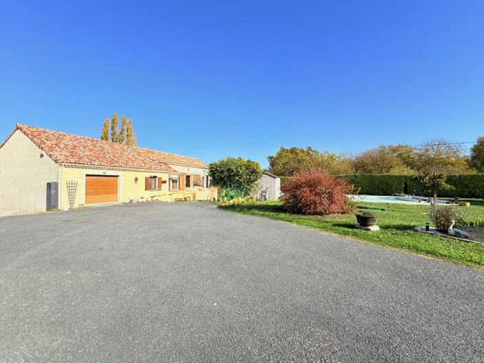Image No.1-3 Bed House for sale