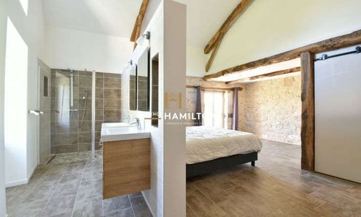 Image No.10-7 Bed Property for sale