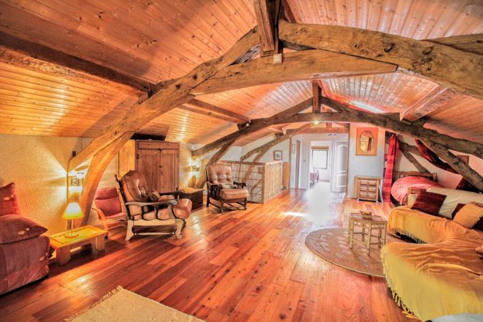 Image No.9-6 Bed House for sale