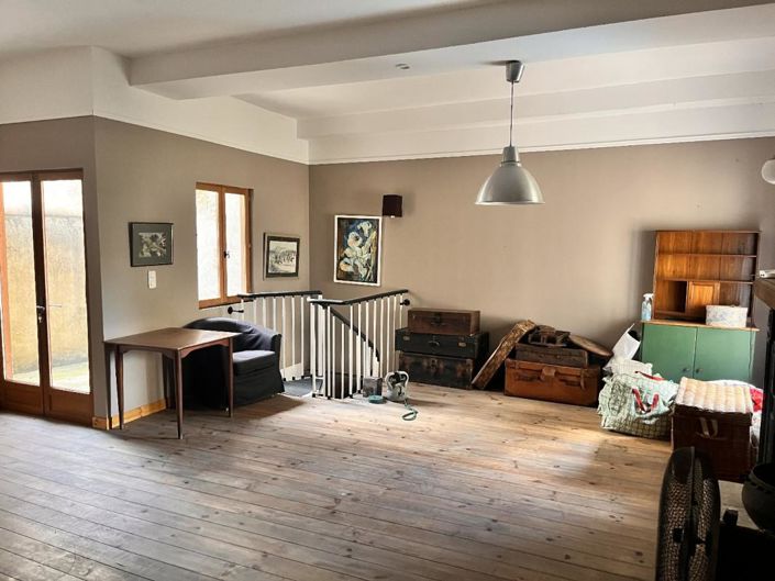 Image No.14-3 Bed Property for sale