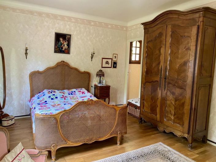 Image No.11-3 Bed Property for sale