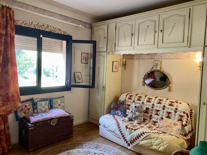 Image No.13-3 Bed Property for sale