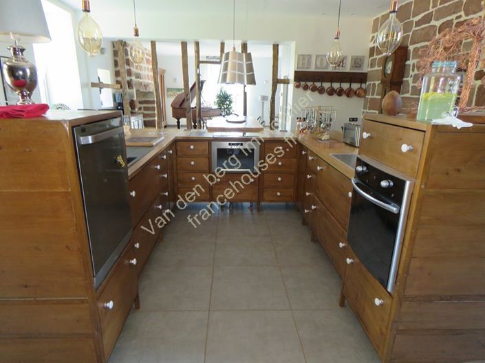 Image No.11-5 Bed Property for sale