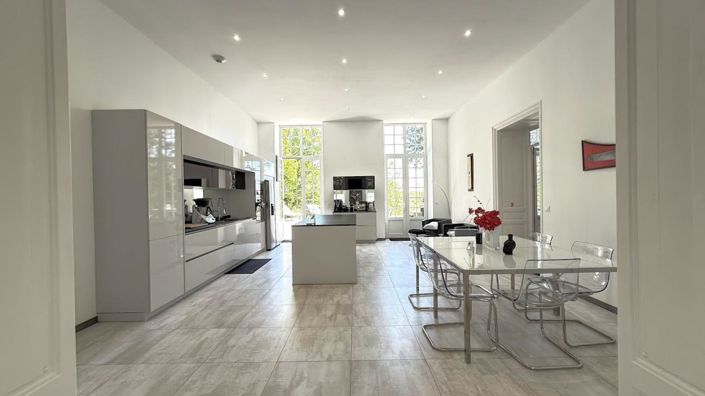 Image No.11-11 Bed Property for sale