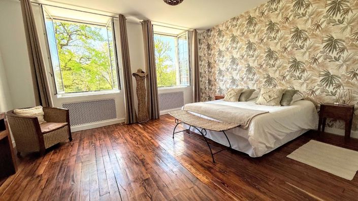 Image No.19-11 Bed Property for sale