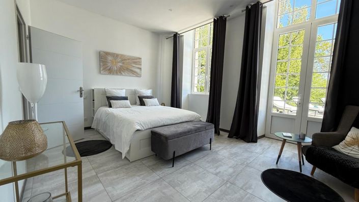 Image No.8-11 Bed Property for sale