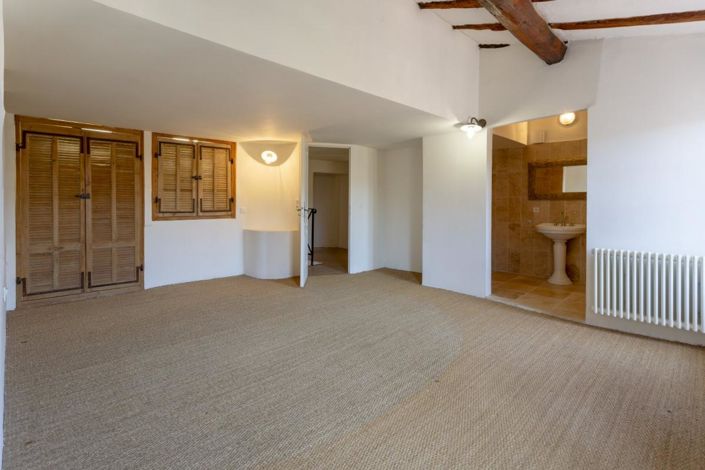 Image No.10-4 Bed Property for sale