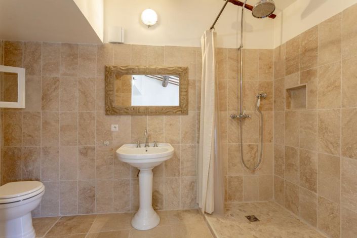 Image No.12-4 Bed Property for sale