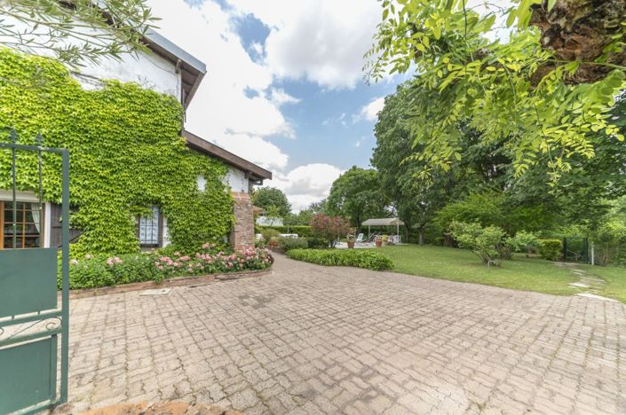 Image No.11-6 Bed Property for sale