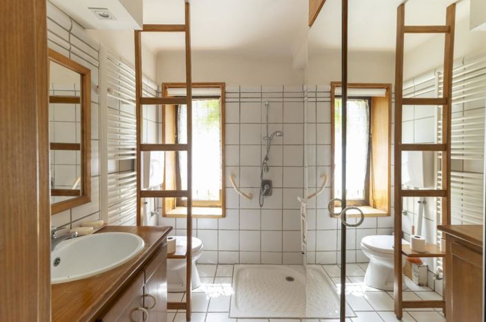 Image No.12-6 Bed Property for sale