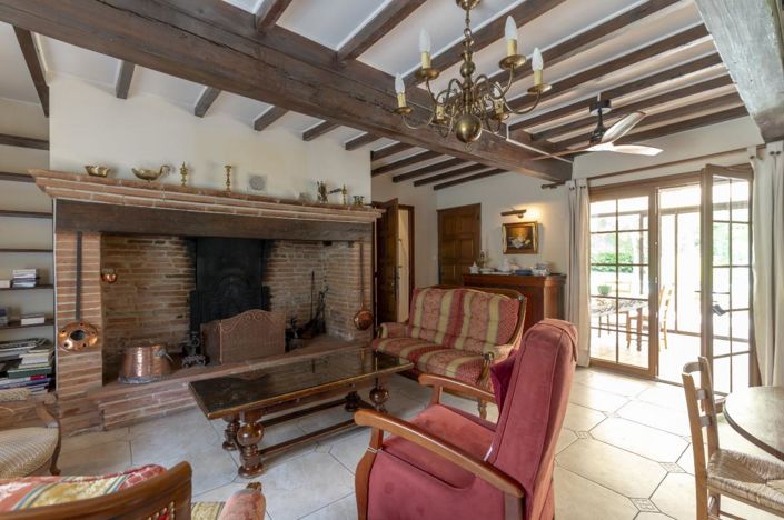 Image No.14-6 Bed Property for sale