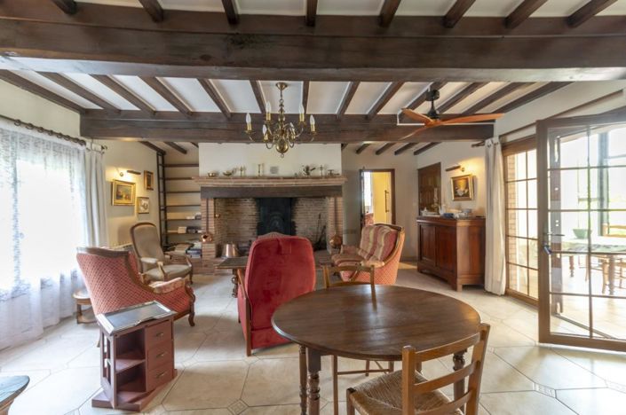 Image No.6-6 Bed Property for sale