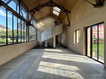 9 Bed House for sale