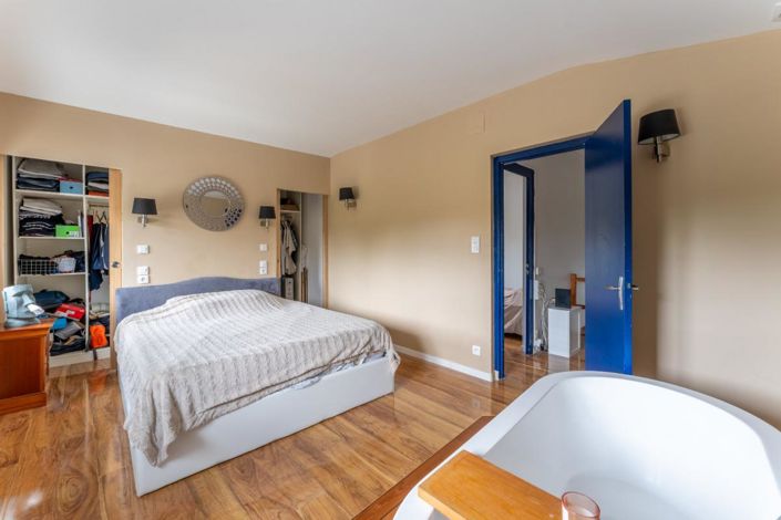 Image No.15-6 Bed Villa for sale