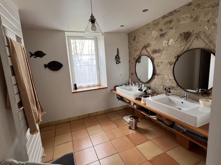 Image No.12-5 Bed Property for sale