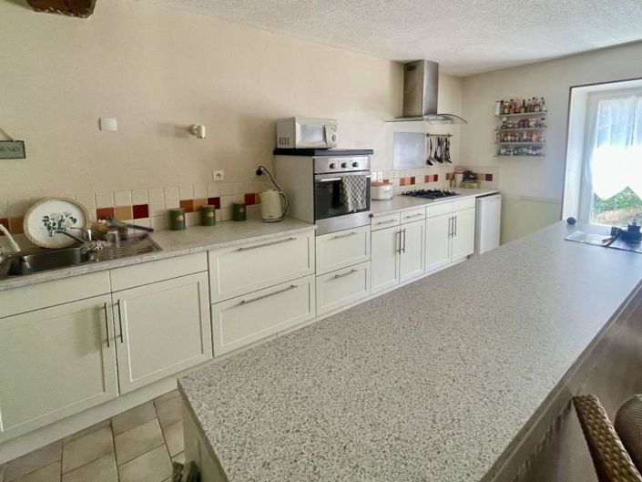 Image No.15-3 Bed Property for sale