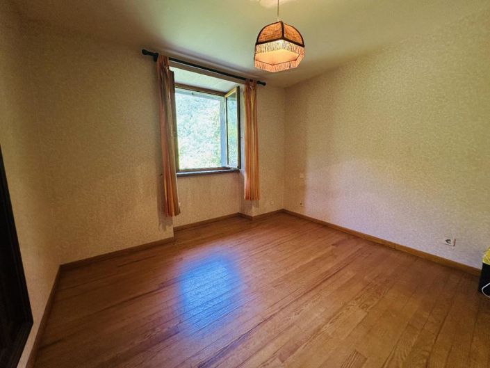 Image No.13-4 Bed House for sale