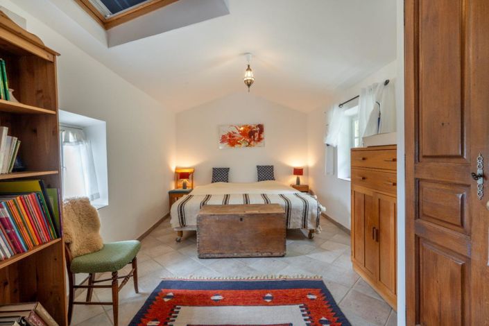 Image No.13-7 Bed Property for sale