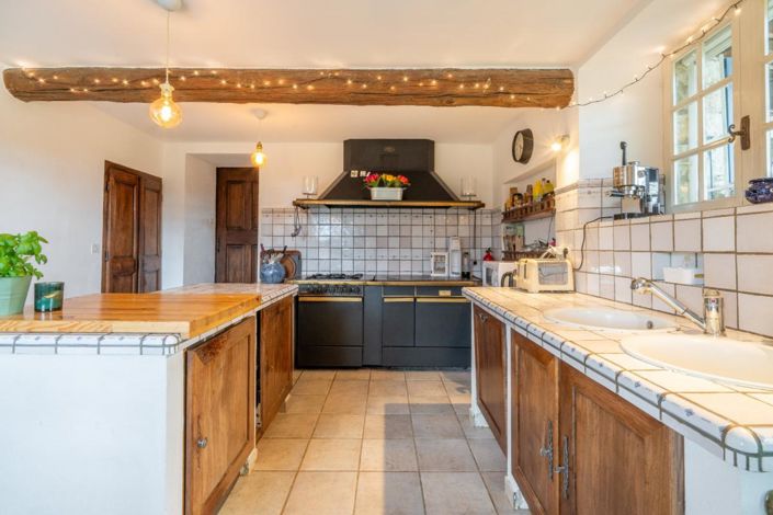 Image No.20-7 Bed Property for sale