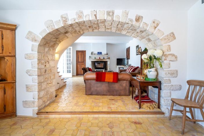 Image No.9-7 Bed Property for sale