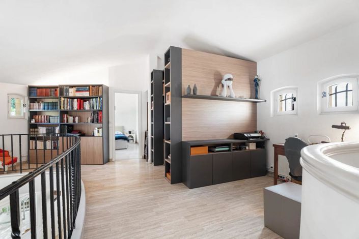 Image No.11-3 Bed Property for sale