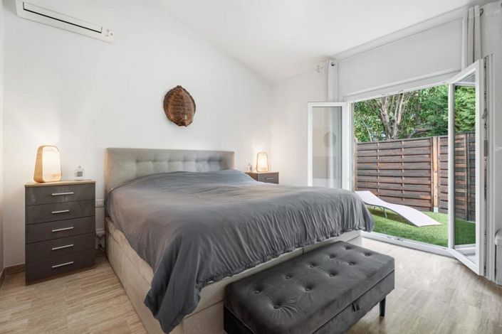 Image No.14-3 Bed Property for sale