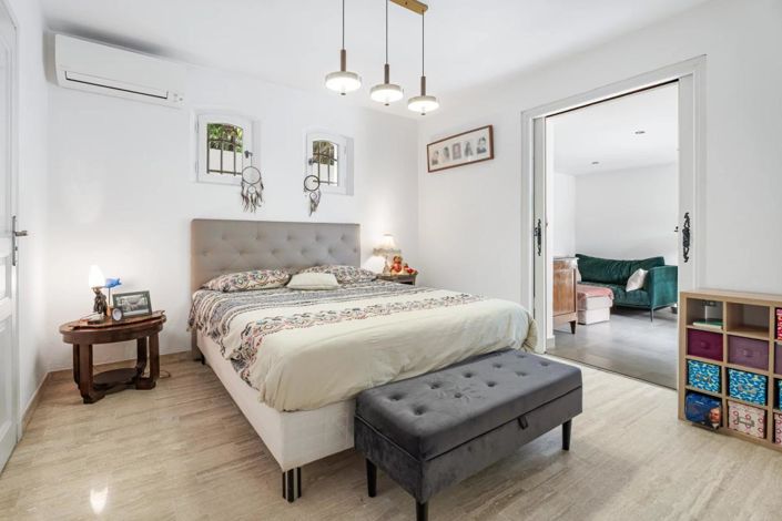 Image No.15-3 Bed Property for sale