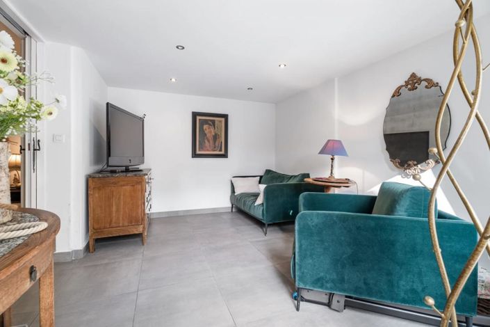 Image No.17-3 Bed Property for sale