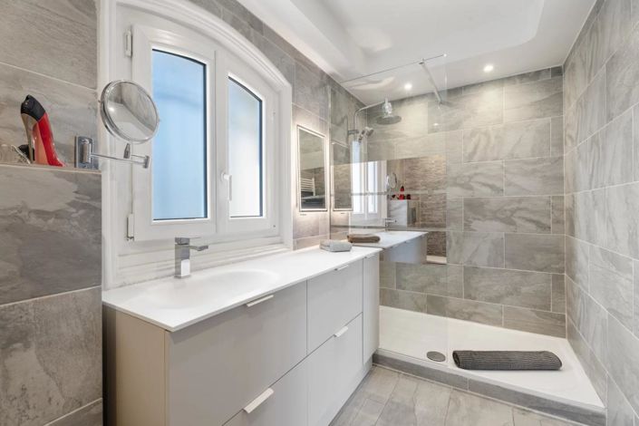 Image No.18-3 Bed Property for sale