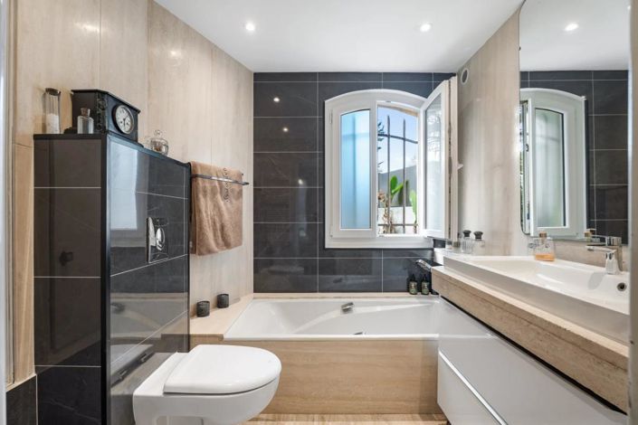 Image No.20-3 Bed Property for sale