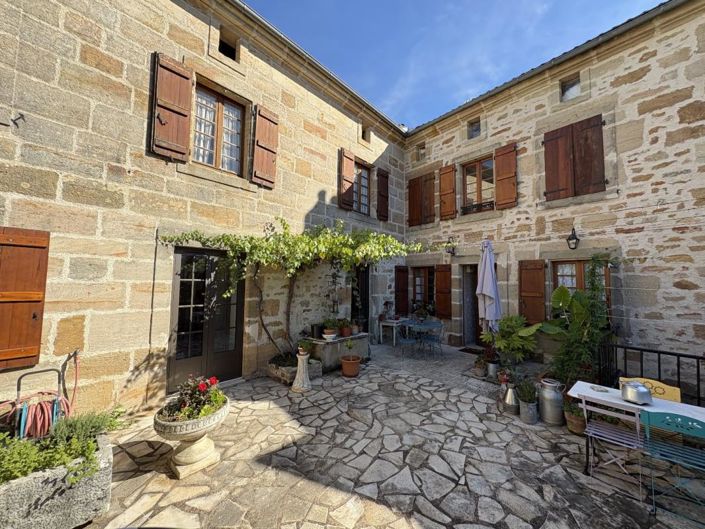 Image No.1-6 Bed Property for sale