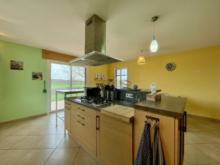 Image No.4-4 Bed Property for sale