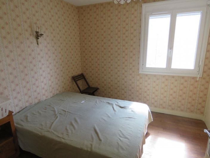 Image No.12-3 Bed Property for sale