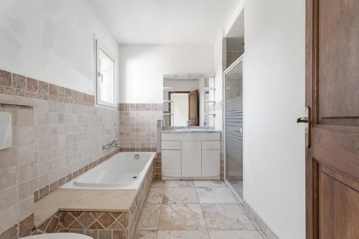 Image No.11-2 Bed House for sale