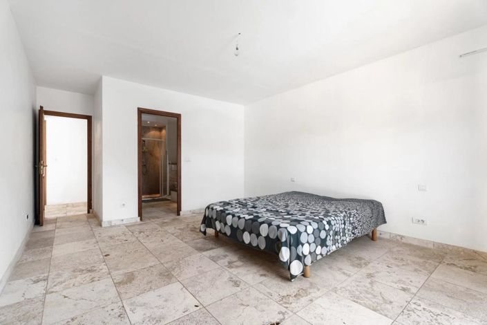 Image No.9-2 Bed House for sale