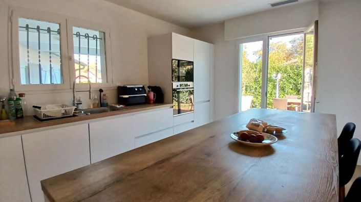 Image No.3-5 Bed Property for sale