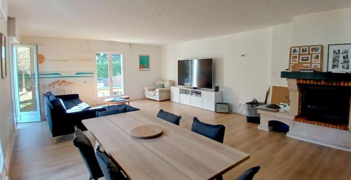 Image No.5-5 Bed Property for sale