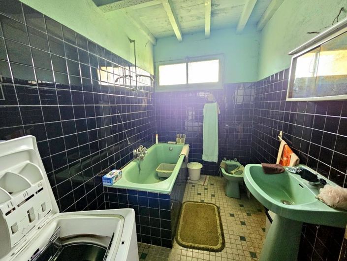 Image No.11-3 Bed Property for sale