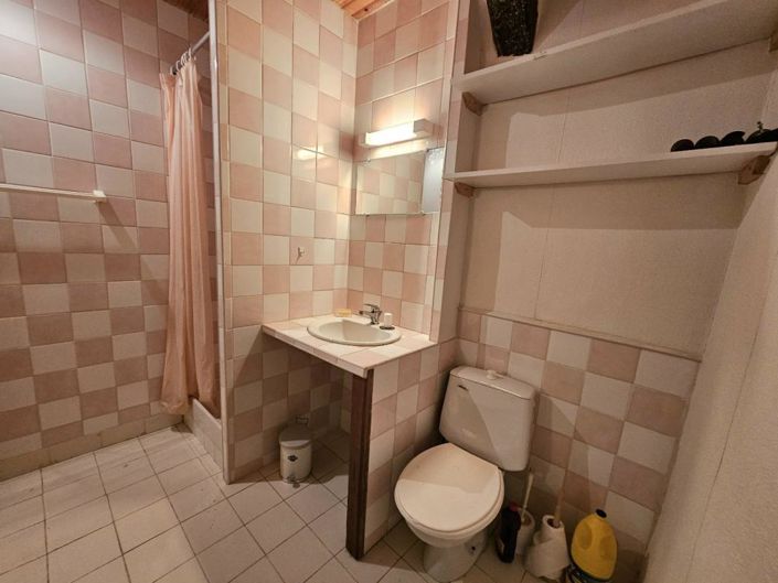 Image No.19-5 Bed Property for sale