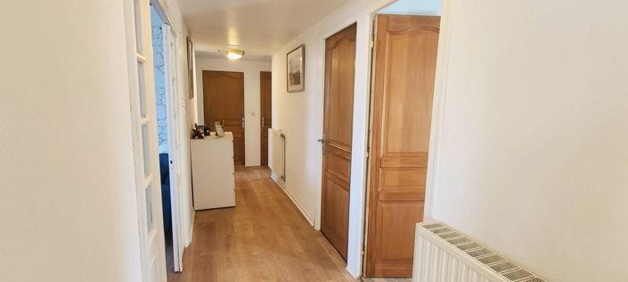 Image No.8-3 Bed House for sale