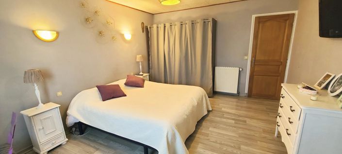 Image No.9-3 Bed House for sale